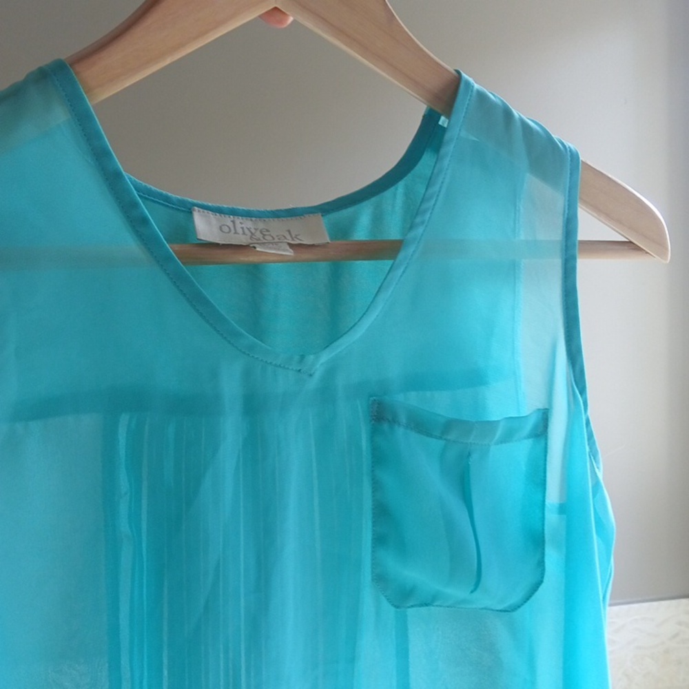 [Xs] P17" Olive & Oak Blue Sleeveless Blouse Top